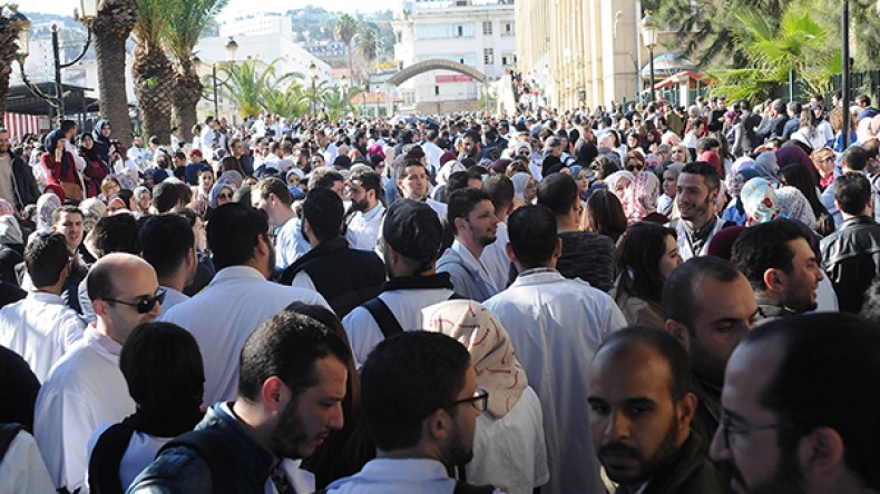 الأطباء المقيمون يصرُّون: لا رجوع عن الإضراب إلى غاية تحقيق المطالب
