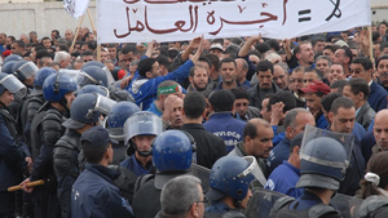 عمال “سوناكوم” يتمسكون بالإضراب ويخرجون في مسيرة احتجاجية