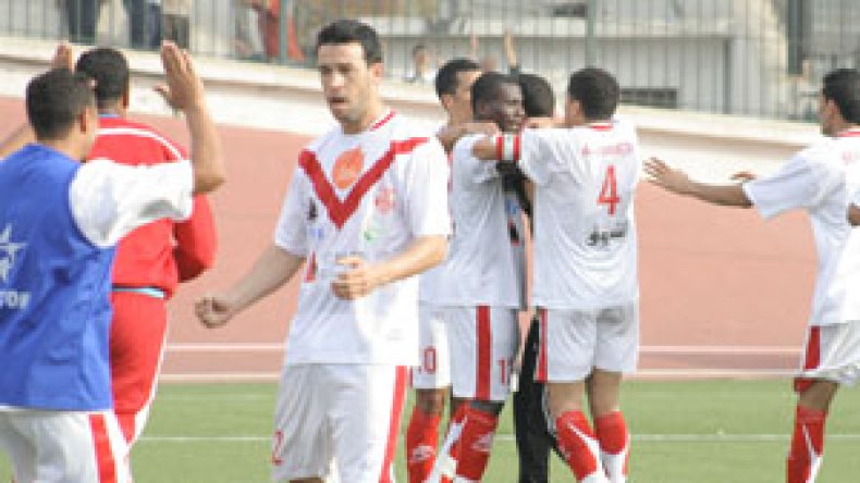 بلوزداد تفجر بجاية و قارب الملاحين يتحطم على صخور البيبان