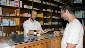 اختفاء عشرات الأدوية من رفوف الصيدليات