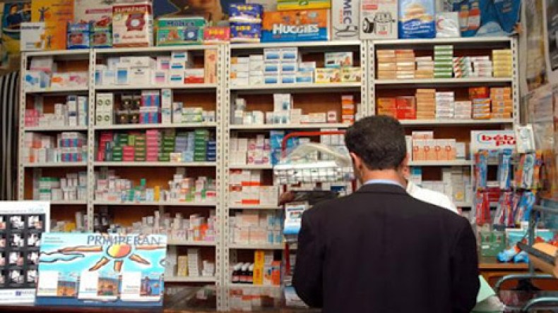 طوابير طويلة أمام الصيدليات بعد الإفطار