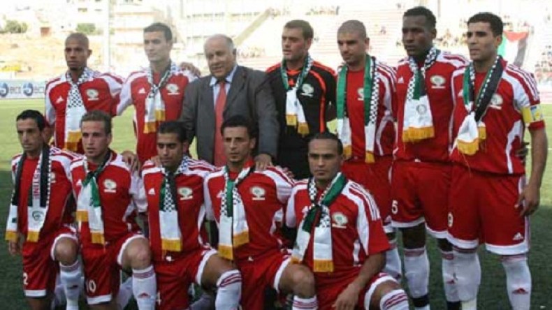 الكرة الفلسطينية تواصل الصمود رغم الحصار والقصف والدمار