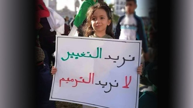 هكذا استقبل الجزائريون إلغاء العهدة الخامسة