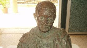 احباط تهريب تمثال الفنان سبيليكوت الذي يصور رجل دين مسيحي ويعود الى القرن 19