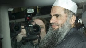 بريطانيا تعتقل أبو قتادة لعدم احترامه الإفراج المشروط عنه