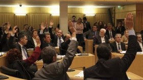 قبرص تبحث عن بدائل بعد رفض خطة الإنقاذ الأوروبية