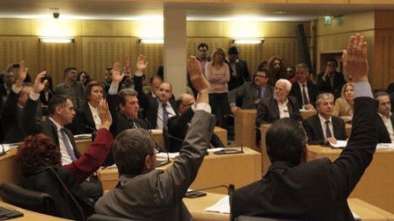 قبرص تبحث عن بدائل بعد رفض خطة الإنقاذ الأوروبية