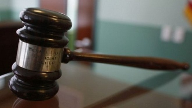 قاض كندي يسجن عضوة بهيئة المحلفين لتكرار تأخرها عن الجلسات