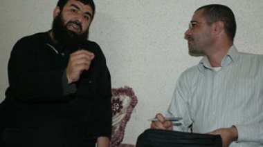 Un terroriste repenti publie un livre retraçant le parcours cahoteux des groupes terroriste en Algérie.