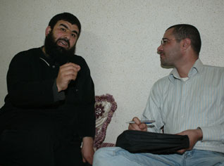 Un terroriste repenti publie un livre retraçant le parcours cahoteux des groupes terroriste en Algérie.