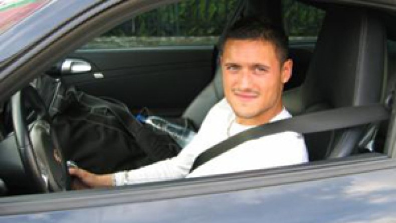 زياني يصاب بتمزق عضلي ويغيب ثلاثة أسابيع