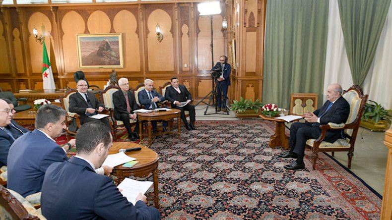 رئيسٌ يريد التحرُّر من البرج العالي