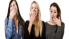 لماذا تتثاءب النساء أكثر من الرجال؟