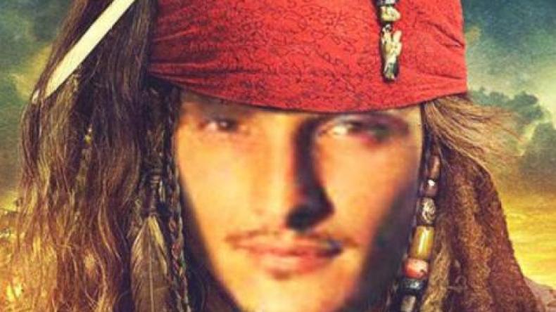 كادامورو بن طيبة من عشاق أفلام “قراصنة الكاراييبي”!؟