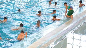 إقبال معتبر للعائلات والأطفال على مسبح القبة