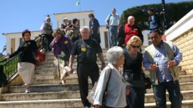 Les pieds noirs inspectent leurs biens à Alger