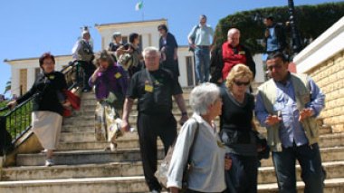 Les pieds noirs inspectent leurs biens à Alger