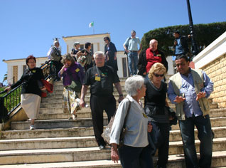 Les pieds noirs inspectent leurs biens à Alger