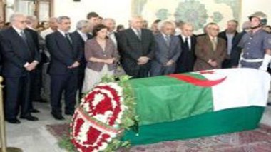 Arrivée à Alger de la dépouille mortelle de Pierre Chaulet