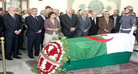 Arrivée à Alger de la dépouille mortelle de Pierre Chaulet