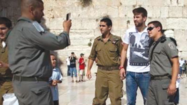 برشلونة تهين المسلمين..بيكيه في حائط المبكى وغوارديولا يحتفل بإسرائيل