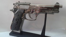 عرض مسدس للبيع على فايسبوك بخنشلة