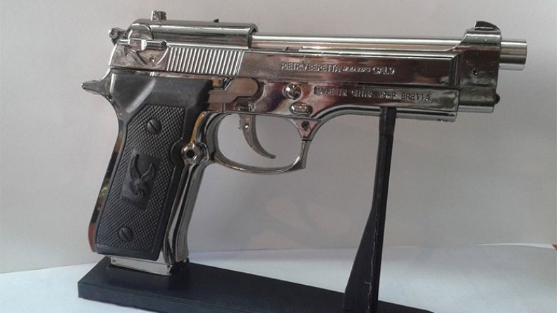 عرض مسدس للبيع على فايسبوك بخنشلة