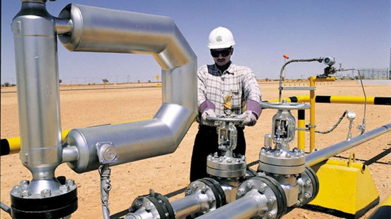 السعودية ترفع إنتاجها مجددا لكسر أسعار البترول