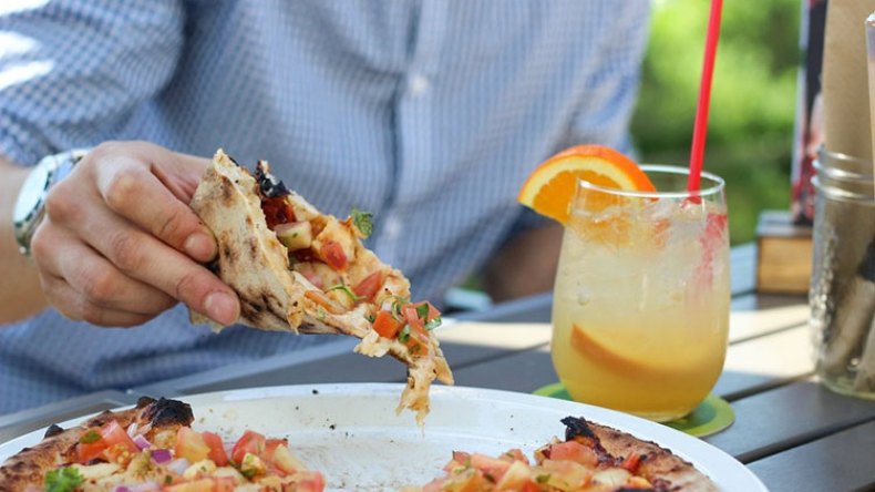 إصابة 24 شخصا بتسمم غذائي جرّاء تناولهم “بيتزا” في ميلة