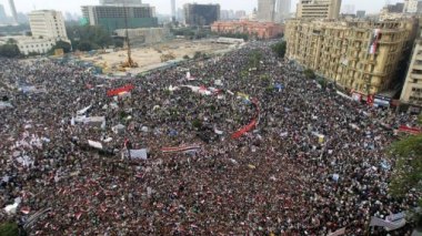 Egypte: affrontements entre policiers et manifestants place Tahrir au Caire
