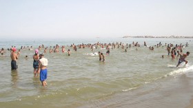فتياتٌ وشبان يستعملون الخمر في “البرونزاج”!