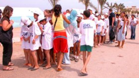 شواطئ العاصمة تنتعش ليلا وسط تحذيرات من الغرق واللصوصية