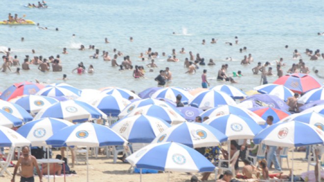 100 مليون مرتاد نزلوا بالشواطئ الجزائرية هذا الصيف