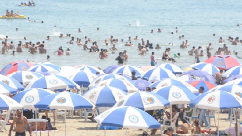 100 مليون مرتاد نزلوا بالشواطئ الجزائرية هذا الصيف