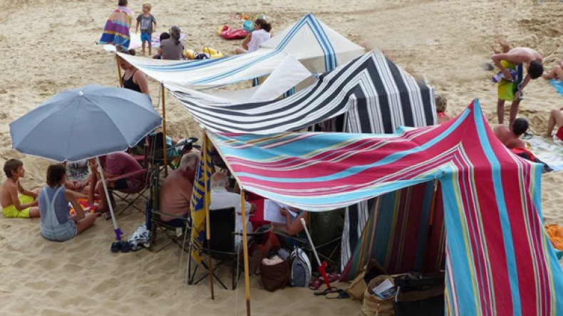 مواطنون يستنجدون بالخيم على شواطئ وهران وعين تموشنت؟!