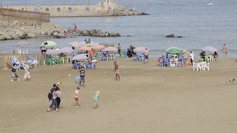إنزال على الشواطئ في عز الخريف