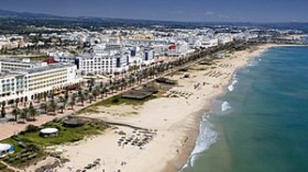 أصحاب الشواطئ الخاصة والفنادق متخوفون من الإفلاس