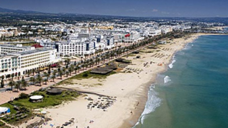 أصحاب الشواطئ الخاصة والفنادق متخوفون من الإفلاس