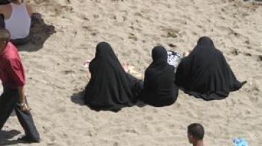 Des jeunes volontaires imposent des règles de moralité et de décence sur plusieurs plages d’Alger