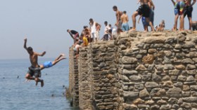 صخور‭ ‬‮”‬البيري‮”‬،‭ ‬الضرسة‮”‬‭ ‬و‮”‬المنشار‮”.. ‬السباحة‭ ‬مقابل‭ ‬الموت