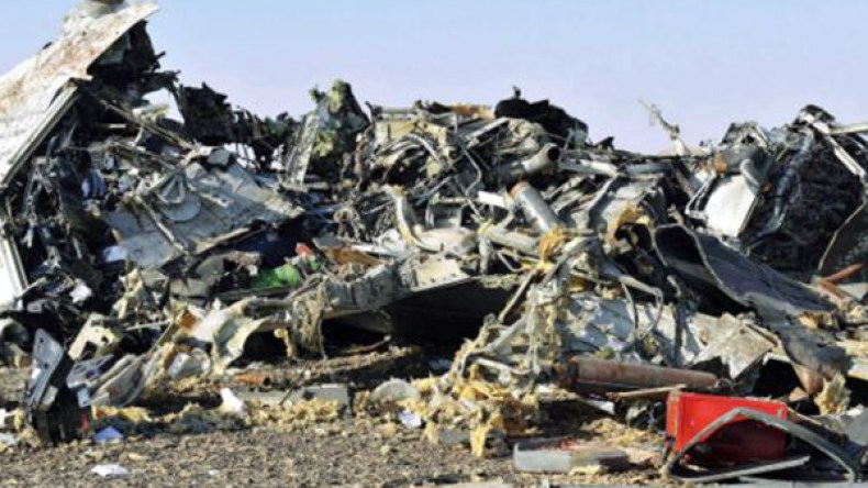 الطائرة الروسية المنكوبة “انشطرت في الجو”