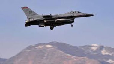 Libye : des rebelles tués par un raid aérien, la pression monte sur Kadhafi