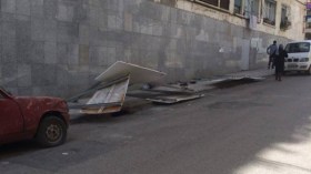 شباب غاضبون في بلكور بالعاصمة يخلعون لافتات المترشحين