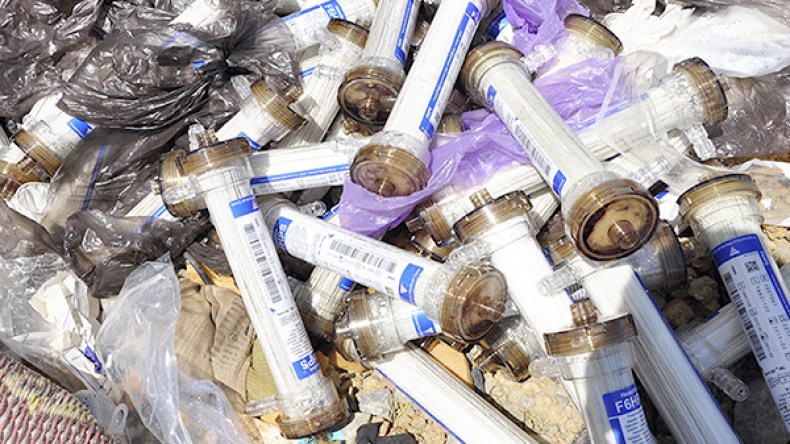 اكتشاف ورشة سرية لرسكلة النفايات الطبية بوهران!