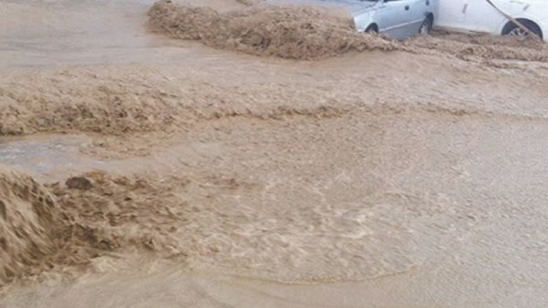 أمطار “صيفية” تُغرق منازل لحظات قبل الإفطار في معسكر