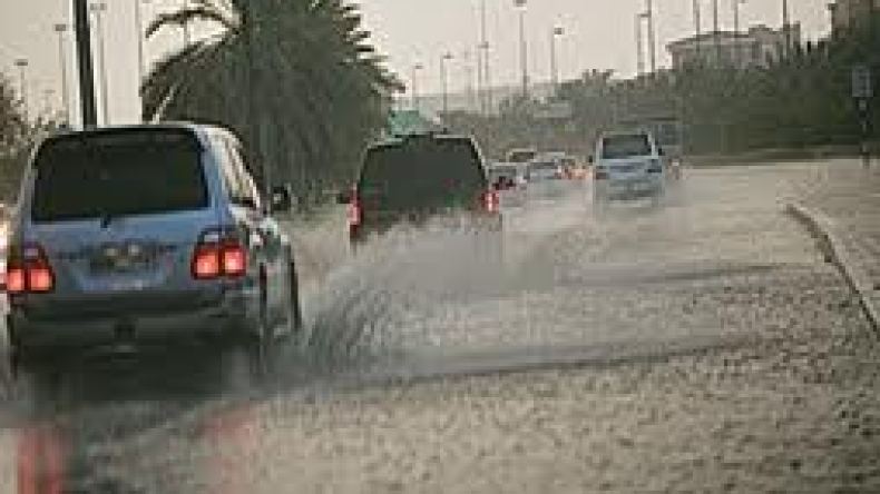 وفاة  شخص وخسائر فادحة بالبيض و بسكرة بسبب الأمطار