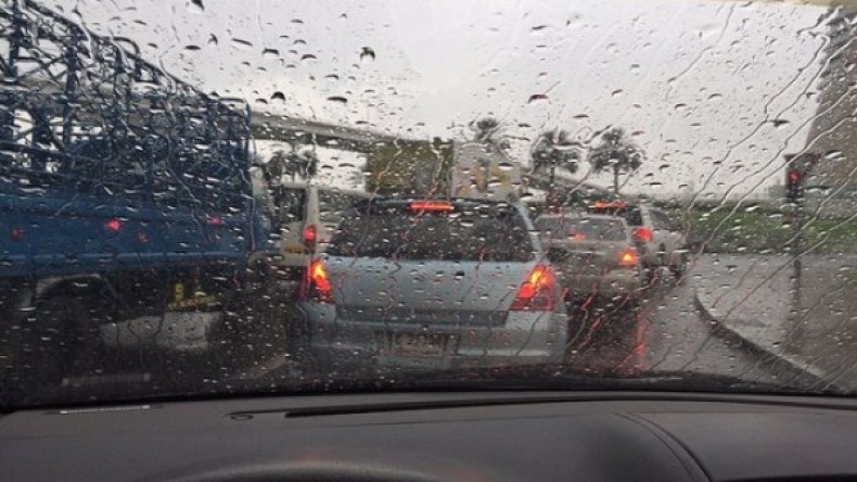 أمطار غزيرة ورياح عاتية مرتقبة بمناطق مختلفة