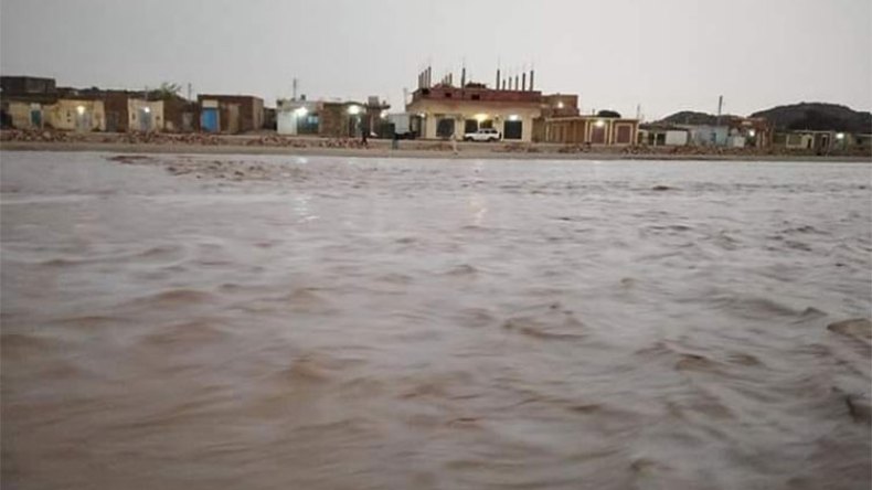 500 عائلة محاصرة بالسيول في برج باجي مختار