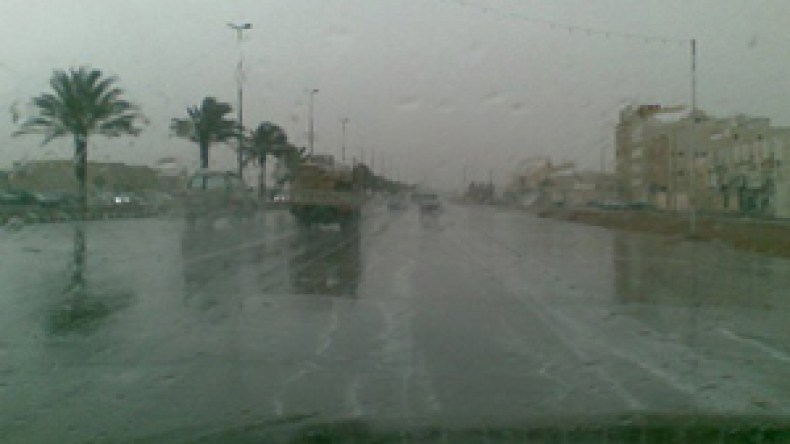 نشرة خاصة : أمطار معتبرة بولايات وسط و غرب الجزائر إلى غاية الثلاثاء