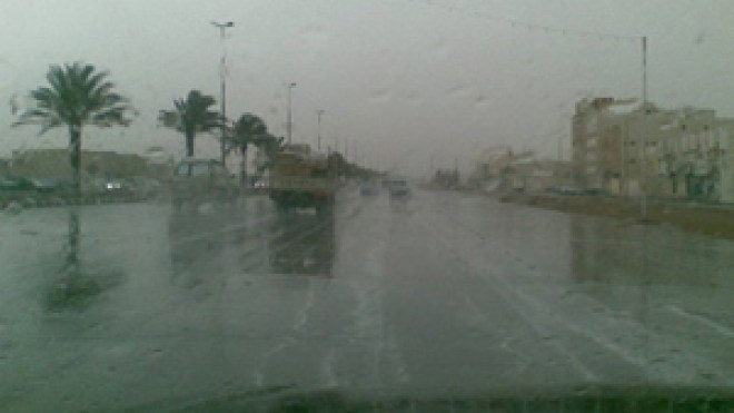 أمطار غزيرة ورياح عاتية وثلوج على ارتفاع 800 متر